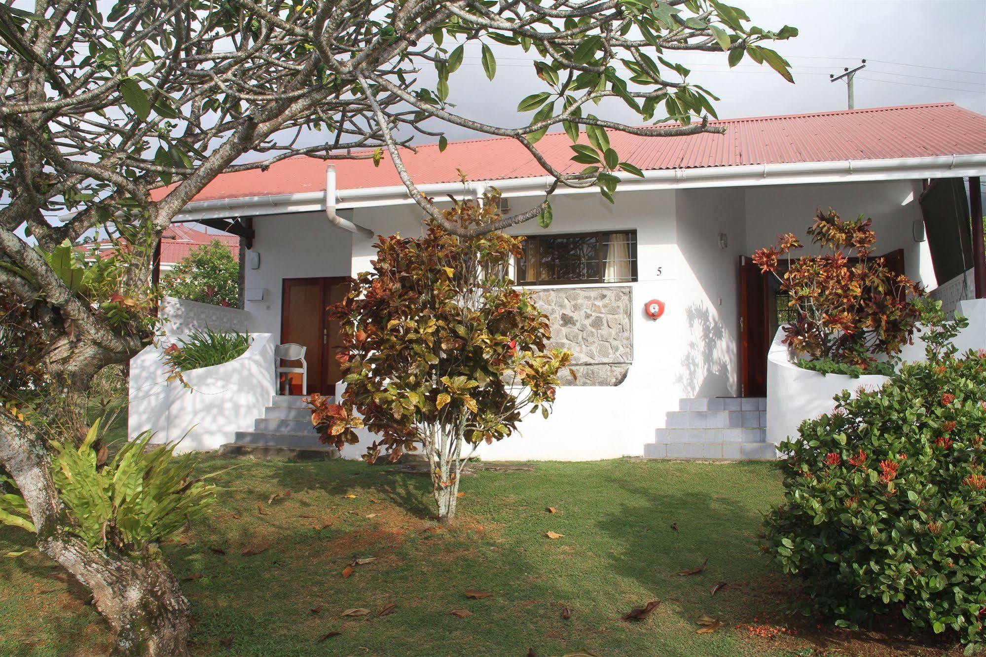 Daniella'S Bungalows Bel Ombre Exterior foto